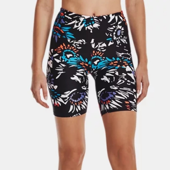 NWT Women's size S 2pc Under Armour bra and bike short set - Picture 3 of 8